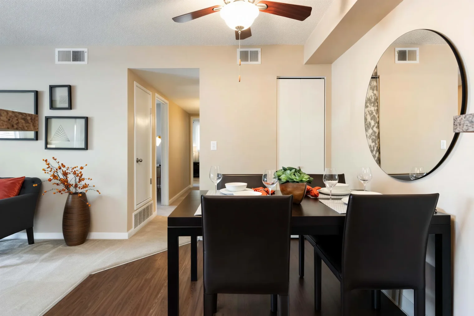 Apartment dining area with ceiling fan and modern furnishings at Oak Ridge Apartments in Aurora