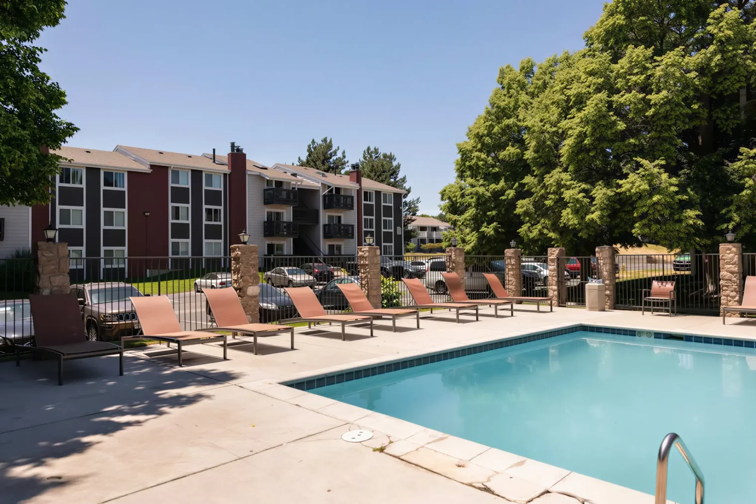 Oak Ridge Apartments Aurora pool sundeck